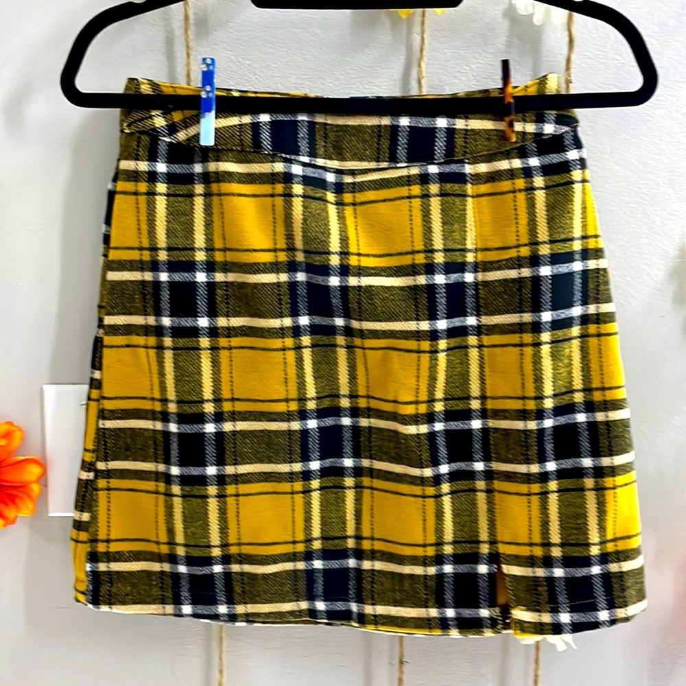 Black and yellow plaid mini skirt women’s size3-5